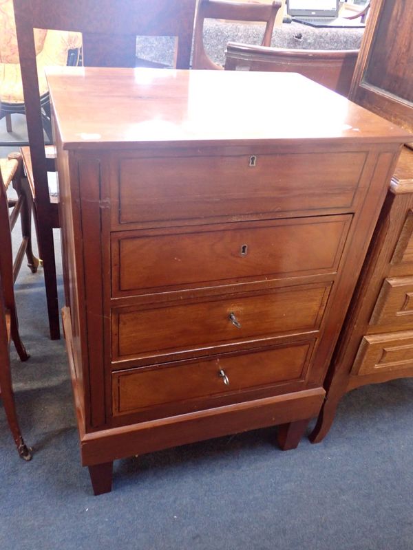 A 19TH CENTURY MAHOGANY CHEST OF DRAWERS