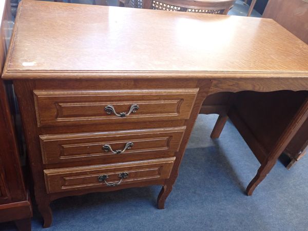 A FRENCH PROVINCIAL STYLE CARVED OAK DESK