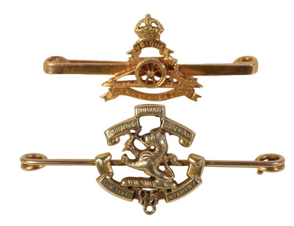 A 9CT GOLD ROYAL ARTILLERY BROOCH  & GOLD RUSSELL'S INFANTRY BROOCH