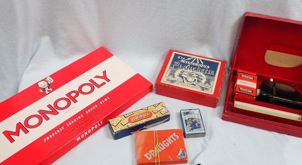 A COLLECTION OF VINTAGE TOYS AND GAMES