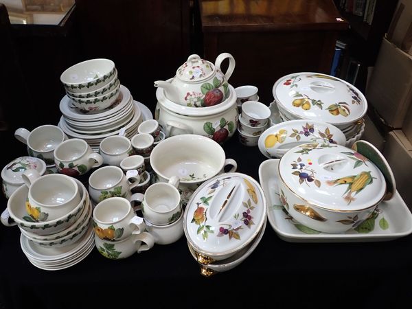 A COLLECTION OF PORTMEIRION 'POMONA 'AND ROYAL WORCESTER 'EVESHAM'