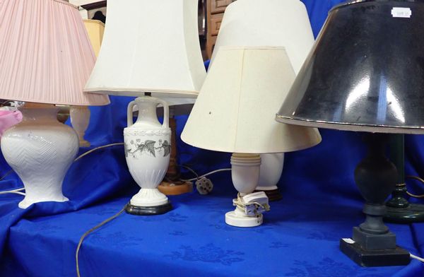 A COLLECTION OF TABLE LAMPS