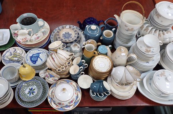 A COLLECTION OF MIXED CERAMICS