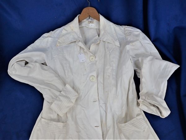 A VINTAGE WHITE COTTON LADIES' COAT