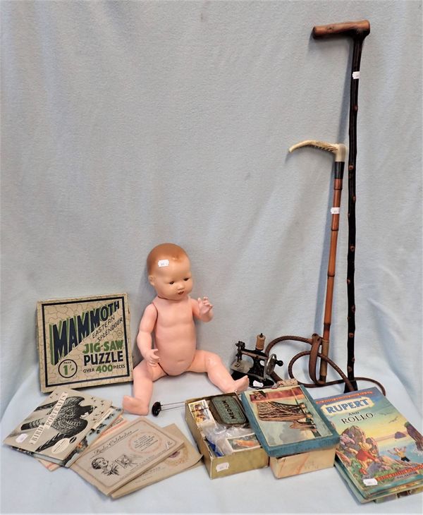 A SMALL JAPANNED VINTAGE TOY SEWING MACHINE