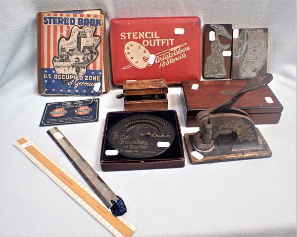 A CASED SET OF DRAWING INSTRUMENTS