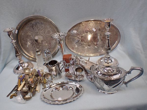 A COLLECTION OF SILVER PLATED ITEMS