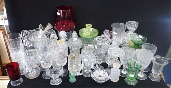 A COLLECTION OF GLASSWARE