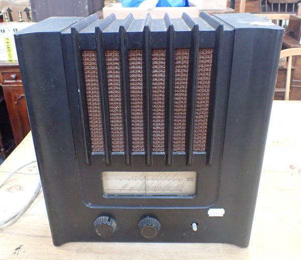 AN ART DECO MURPHY RADIO LTD  BAKELITE CASED WIRELESS