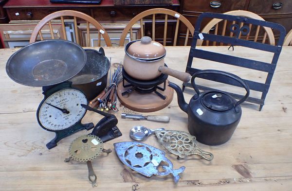 A WROUGHT IRON BOOK STAND, CAST IRON KETTLE