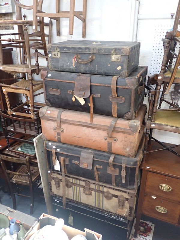 A COLLECTION OF VINTAGE TRAVELLING TRUNKS