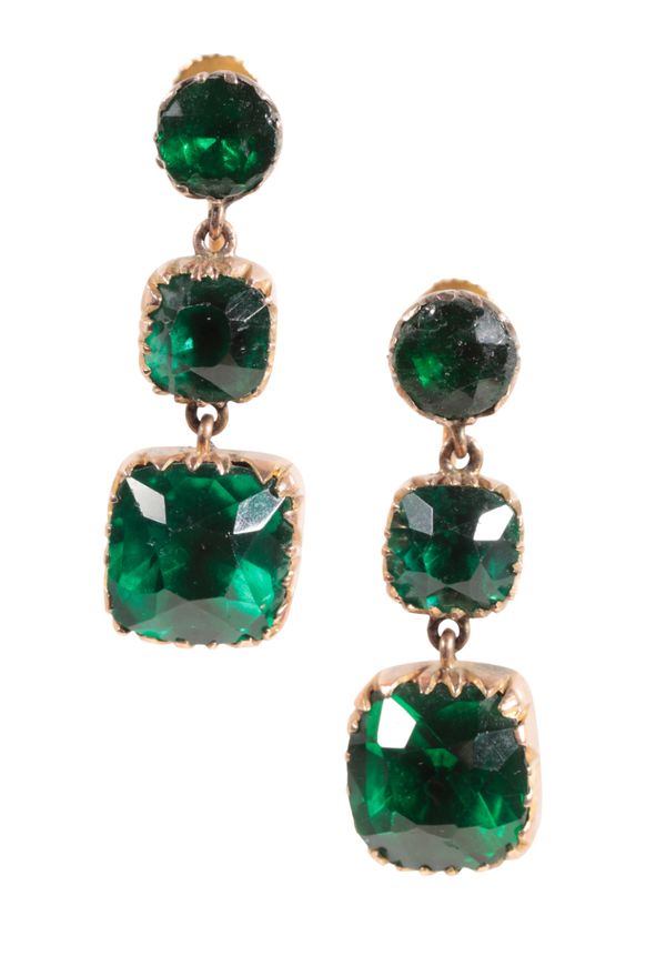 A PAIR OF 19TH CENTURY PASTE EARRINGS