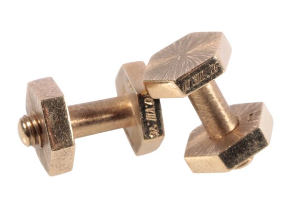 A PAIR OF 9CT GOLD CUFFLINKS