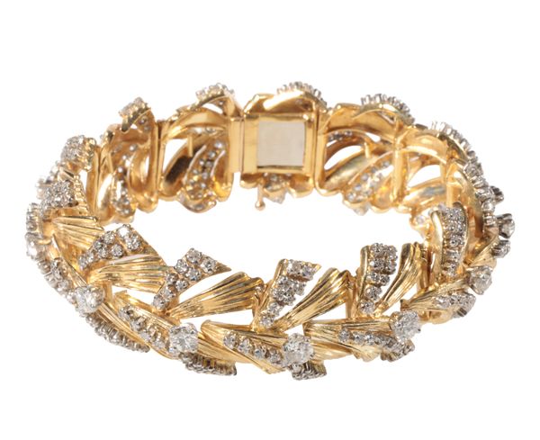 A DIAMOND AND GOLD BRACELET