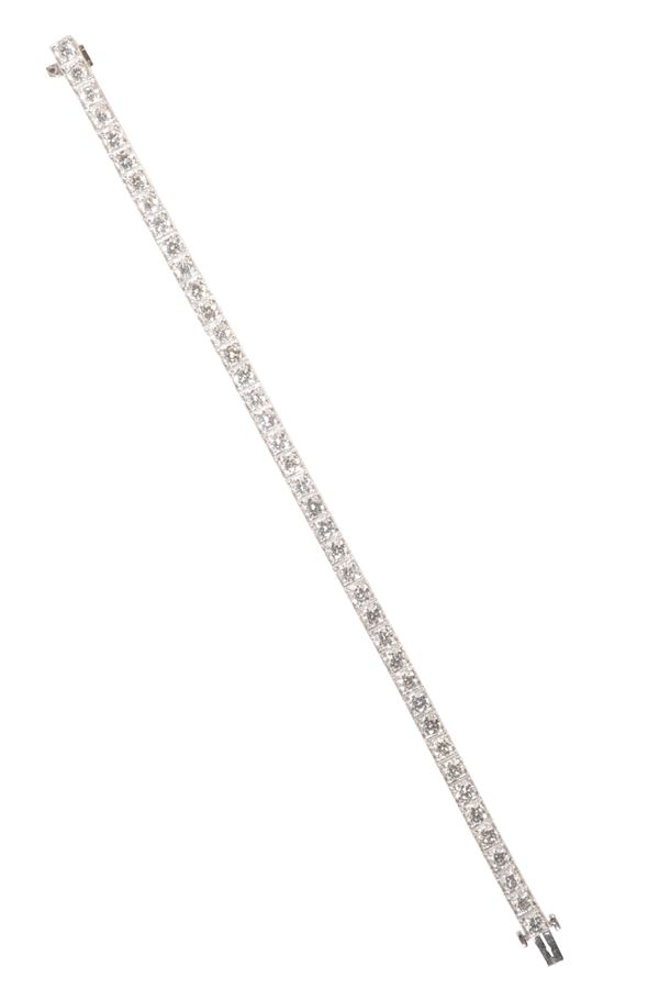 A DIAMOND TENNIS BRACELET