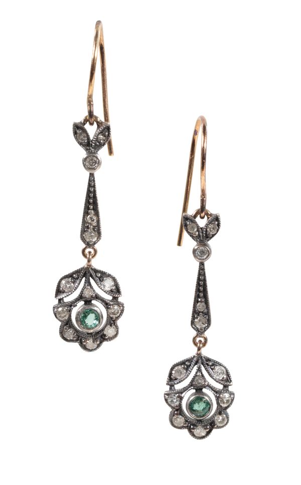 A PAIR OF EDWARDIAN DIAMOND AND EMERALD CHANDELIER EARRINGS