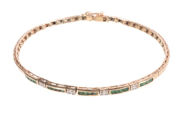 AN EMERALD AND DIAMOND GOLD BRACELET