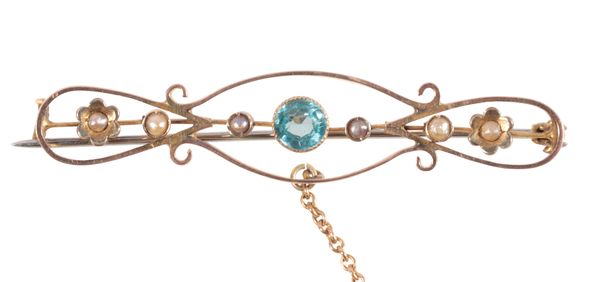 A GEMSTONE AND PEARL BAR BROOCH