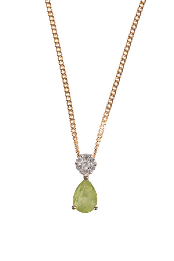 A PERIDOT AND DIAMOND PENDANT NECKLACE