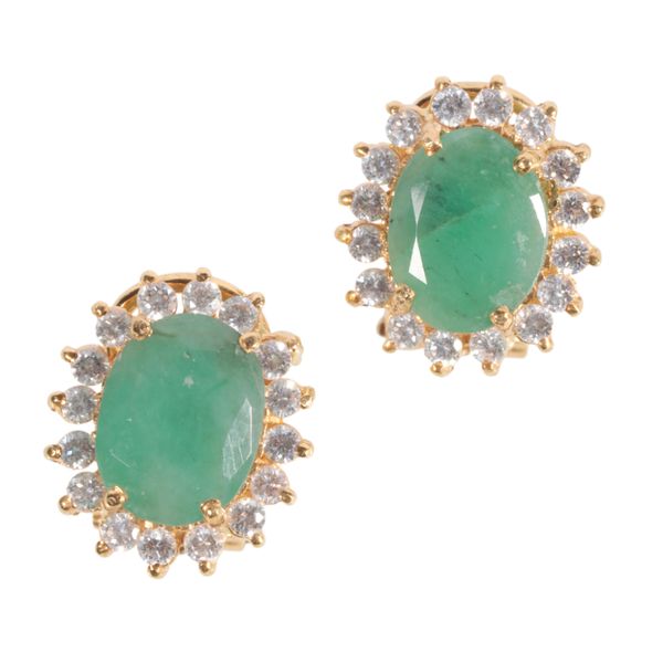 A  PAIR OF GREEN AND CLEAR STONE CLUSTER EARRINGS