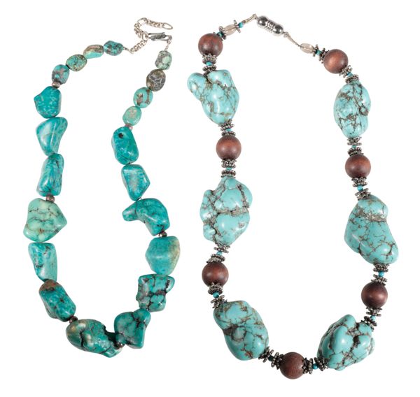 A TURQUOISE STONE NECKLACE