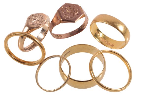 A COLLECTION OF GOLD WEDDING BANDS