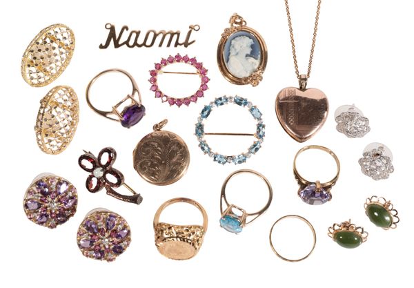 A COLLECTION OF JEWELLERY