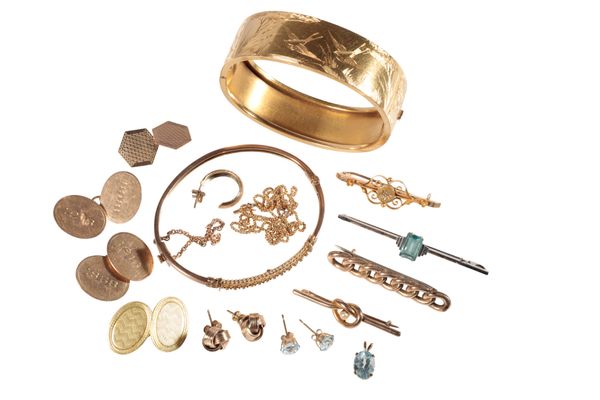 A COLLECTION OF 9CT GOLD JEWELLERY