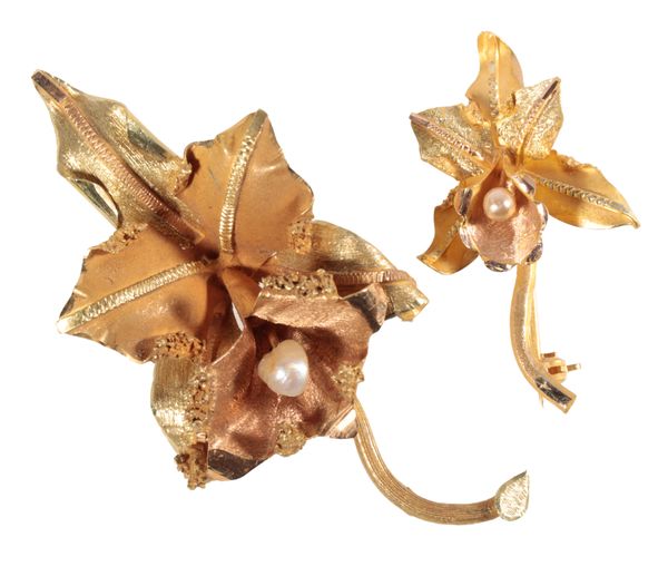 TWO 18K YELLOW GOLD FLORAL BROOCHES