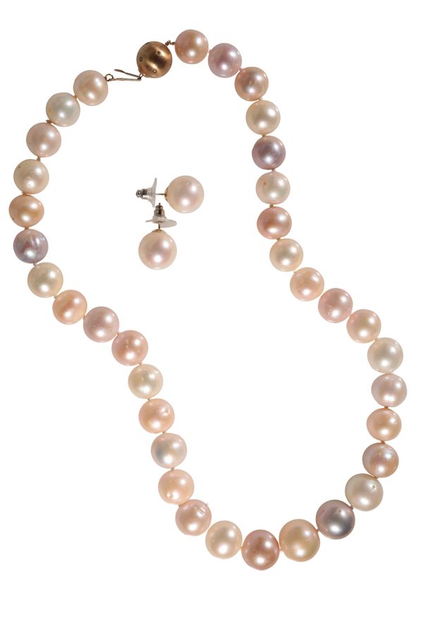 A CULTURED PEARL NECKLACE