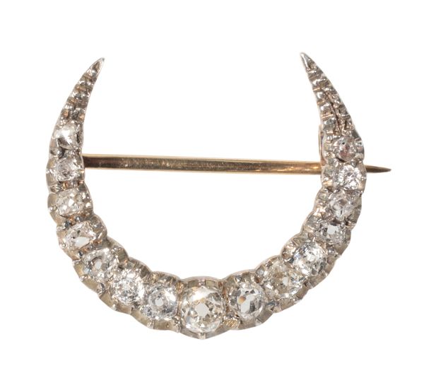 A DIAMOND CRESCENT BROOCH