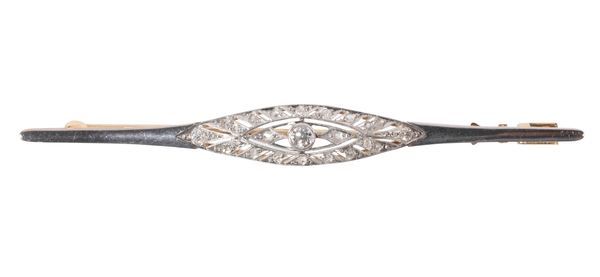 A DIAMOND BAR BROOCH