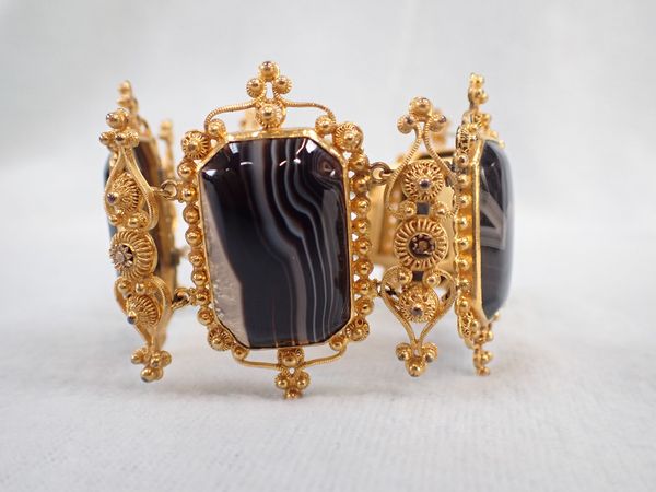 A 19TH CENTURY ETRUSCAN STYLE BRACELET