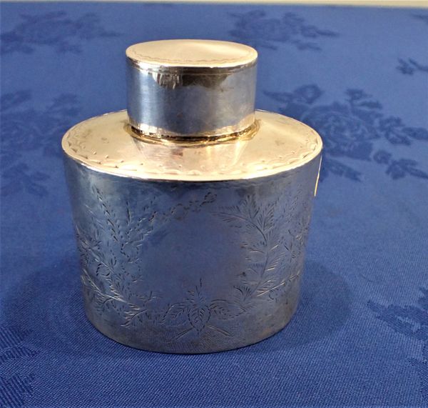 AN OVAL SILVER TEA CADDY WITH ENGRAVED DECORATION