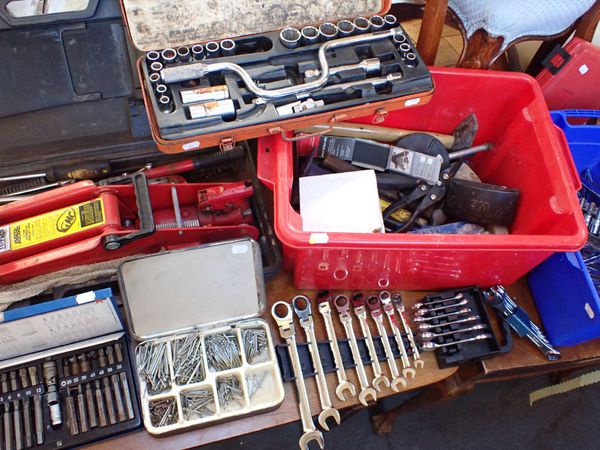 A COLLECTION OF SPANNERS, SOCKET SETS, A CAR JACK