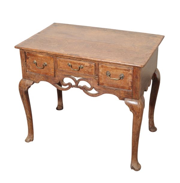 A GEORGE II OAK SIDE TABLE