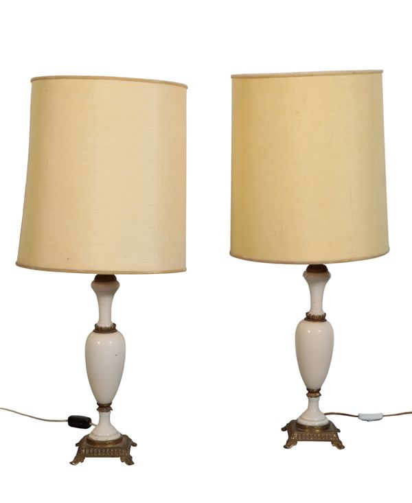 A PAIR OF GLASS AND GILT METAL MOUNTED TABLE LAMPS,