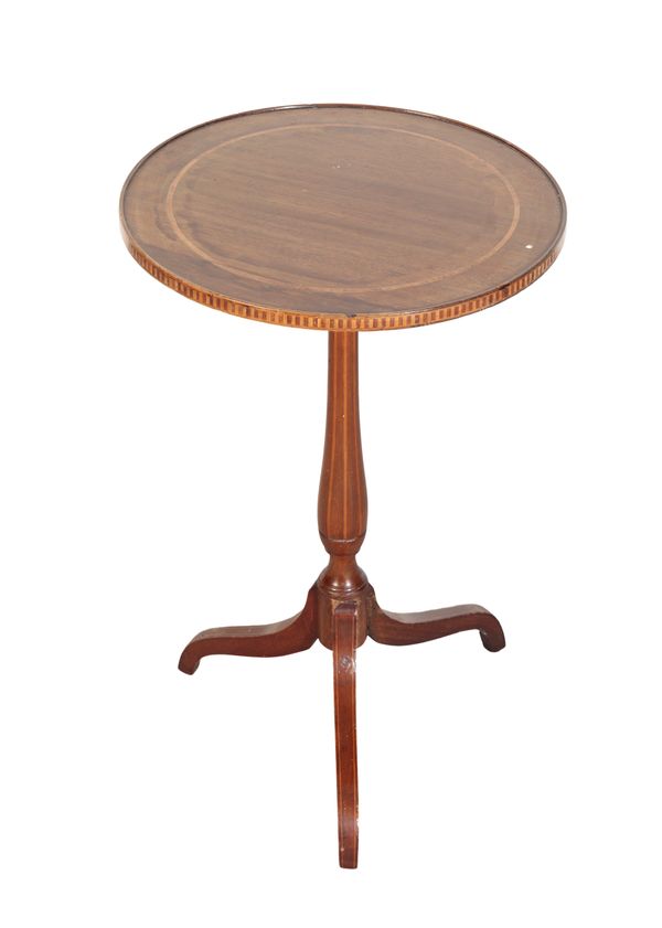 A MAHOGANY TRIPOD TEA TABLE