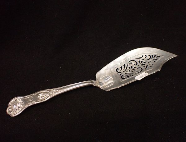 A VICTORIAN SILVER KINGS PATTERN FISH SLICE