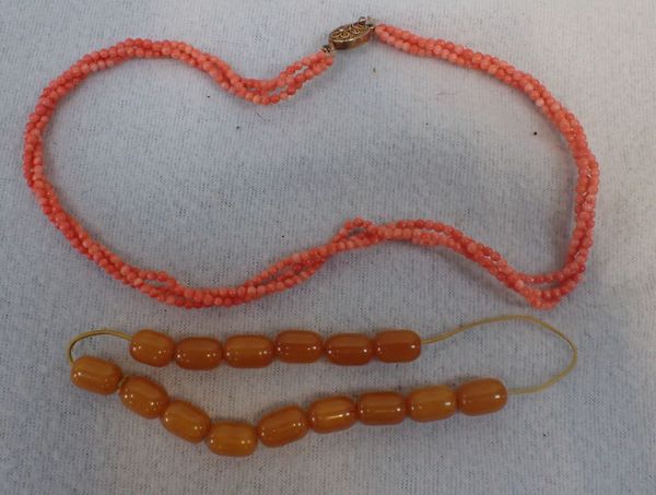 A CORAL NECKLACE AND AN AMBER NECKLACE