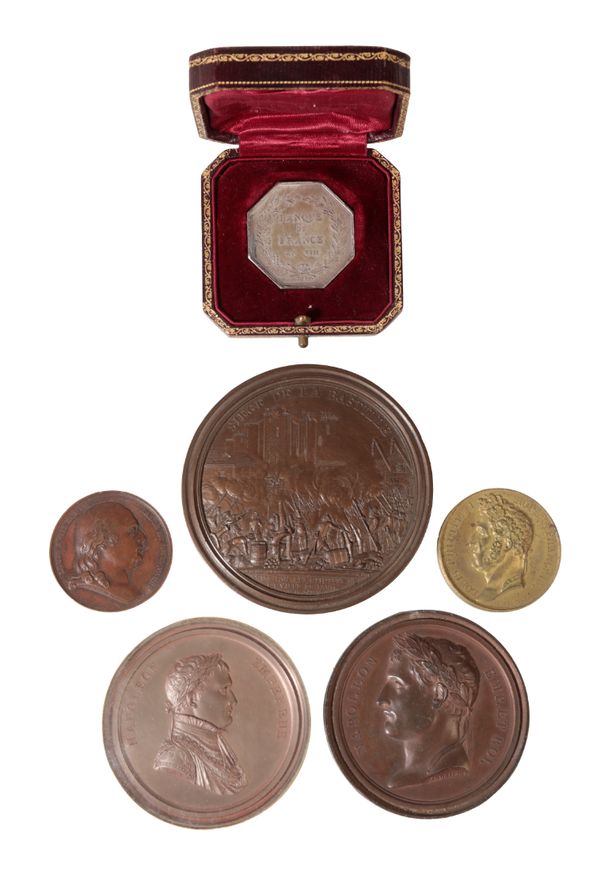 A SMALL QAUNTITY OF MIXED MEDALLIONS OF FRENCH INTEREST,