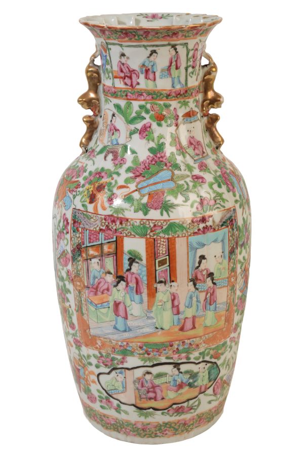 A CHINESE "CANTON" FAMILLE ROSE/VERTE VASE,