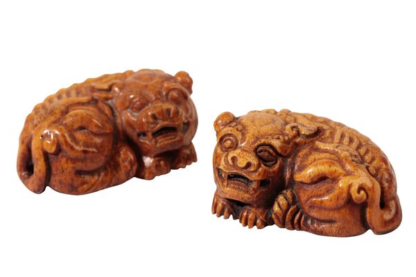 A PAIR OF CHINESE CARVED HORN LIONS,