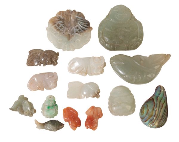 A QUANTITY OF JADE AND HARDSTONE ANIMALS