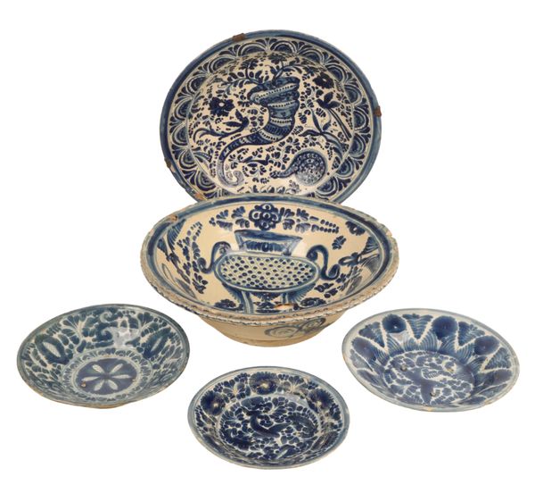 A GROUP OF FIVE BLUE AND WHITE FAIENCE BOWLS,