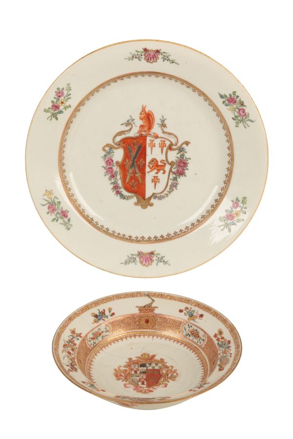 A CHINESE EXPORT ARMORIAL PLATE