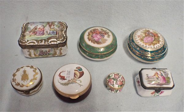 AN ENAMELLED PATCH BOX