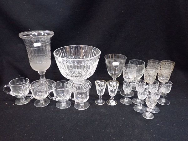 A COLLECTION OF GLASSWARE