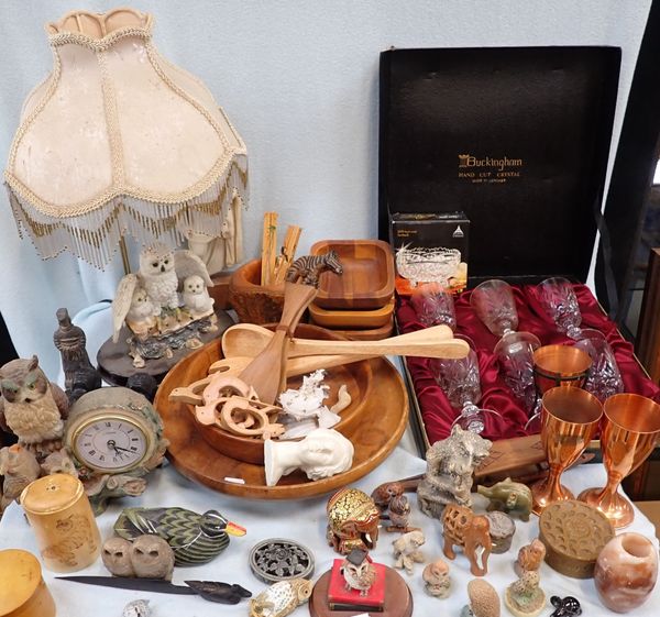 A COLLECTION OF WOODEN ITEMS AND SUNDRIES