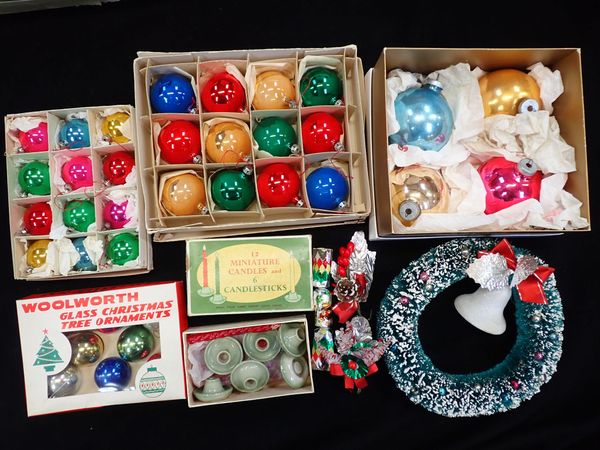 A BOX OF 1940S/50S WOOLWORTH'S CHRISTMAS BAUBLES